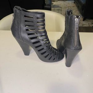 Used Black booty size 8